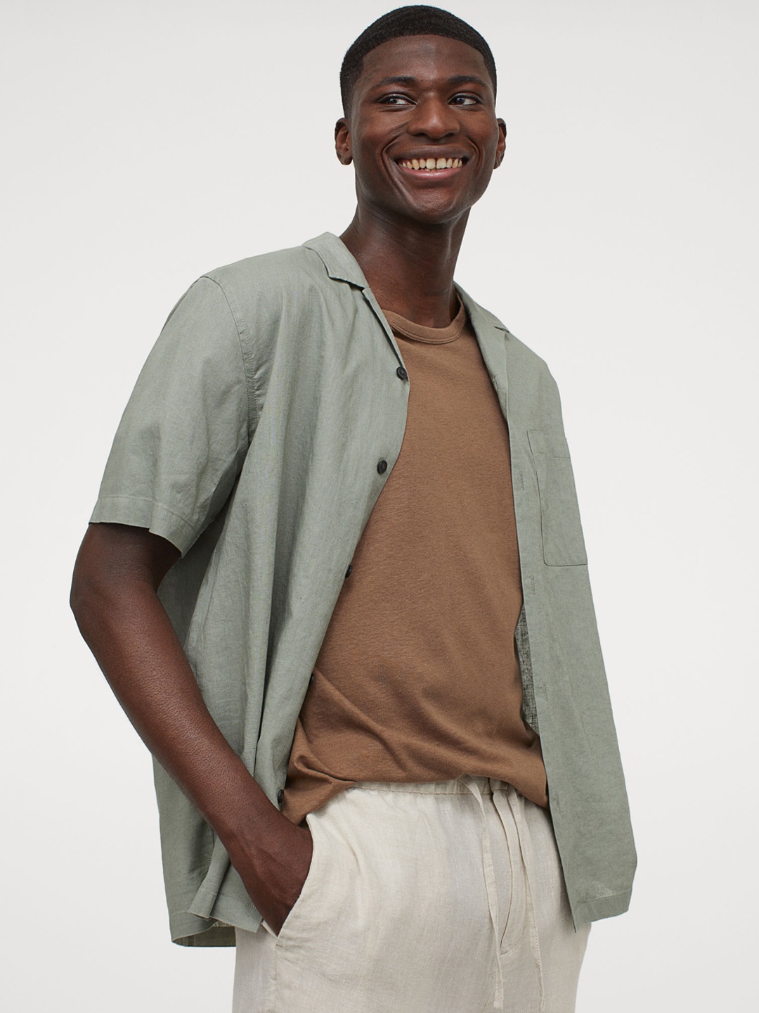 

H&M Men Sage Green Solid Cotton Linen Regular Fit Resort Shirt