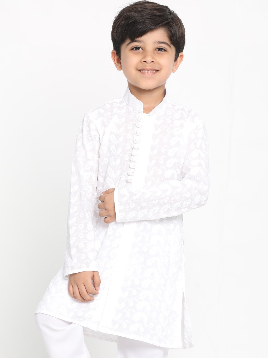 

VASTRAMAY Boys White Ethnic Motifs Embroidered Chikankari Kurta