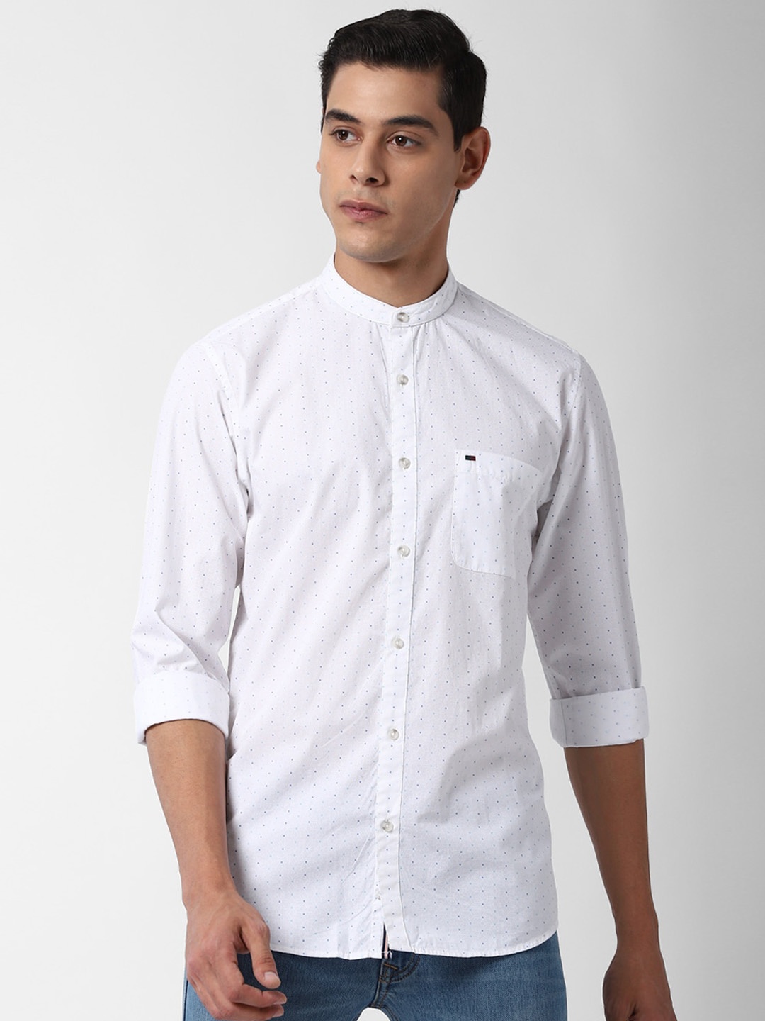 

Peter England Casuals Men White & Blue Pure Cotton Slim Fit Self Design Casual Shirt