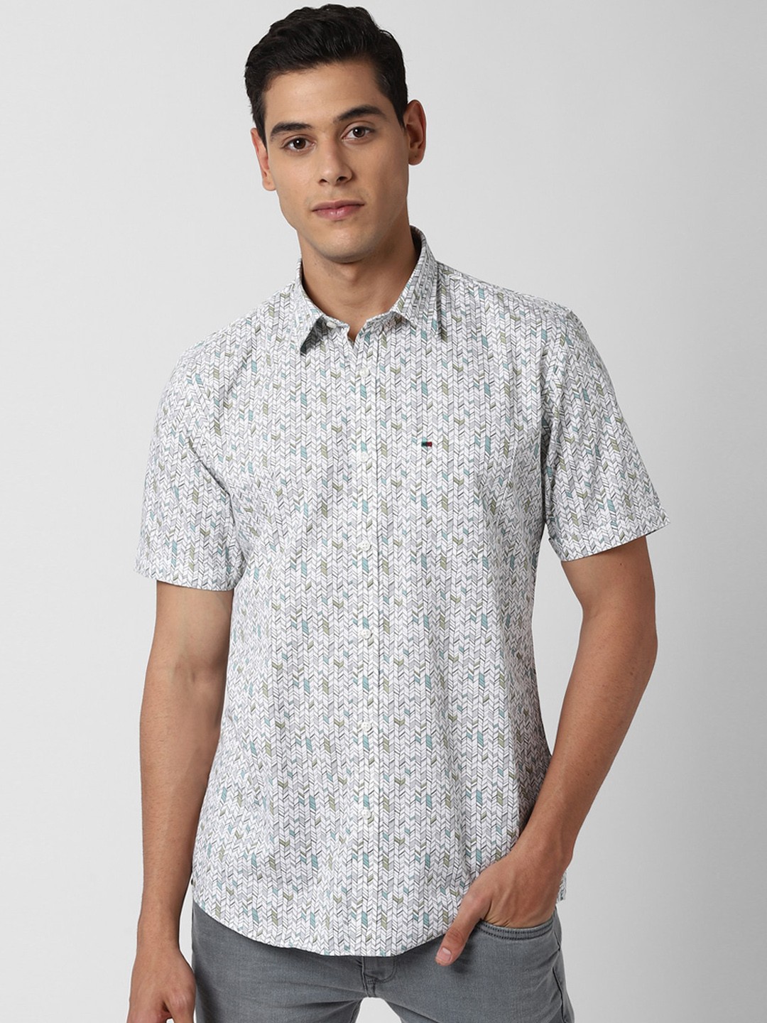 

Peter England Casuals Men Grey Slim Fit Printed Casual Cotton Shirt