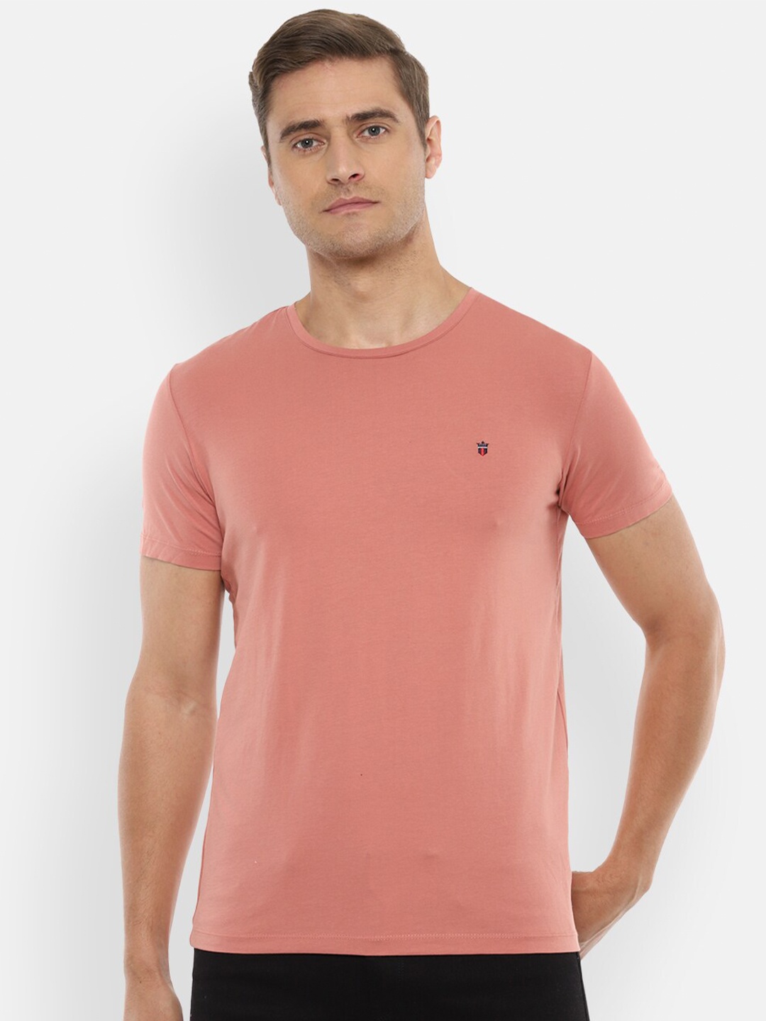 

Louis Philippe Jeans Men Peach-Coloured Pure Cotton Solid Round Neck Pure Cotton T-shirt