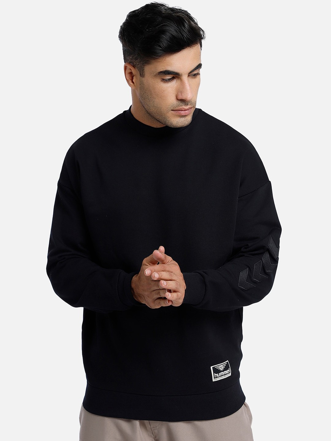 

hummel Men Black Solid Cotton Sweatshirt