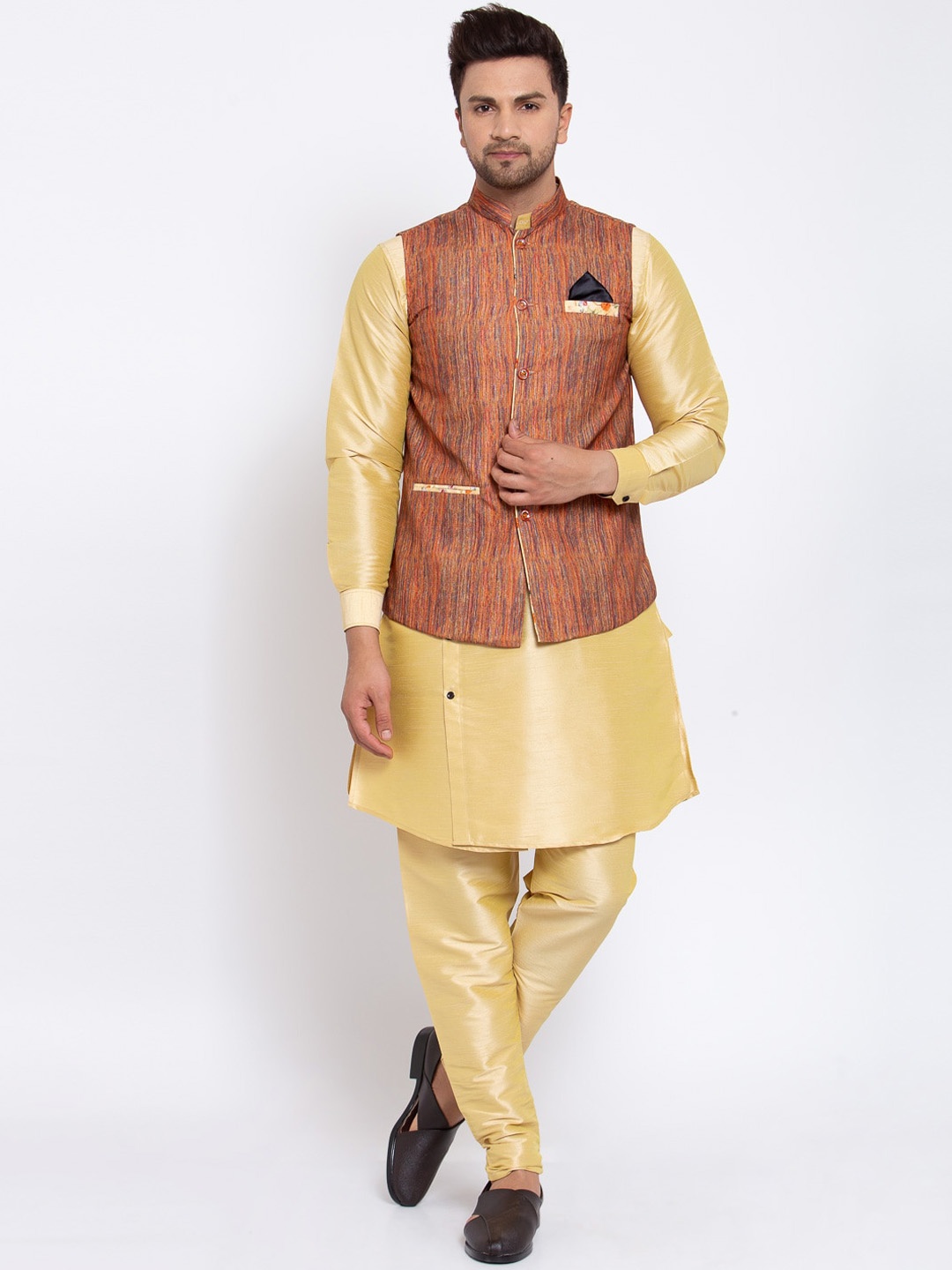 

KLOTTHE Men Gold-Toned & Brown Layered Straight Kurta & Pyjamas With Nehru Jacket