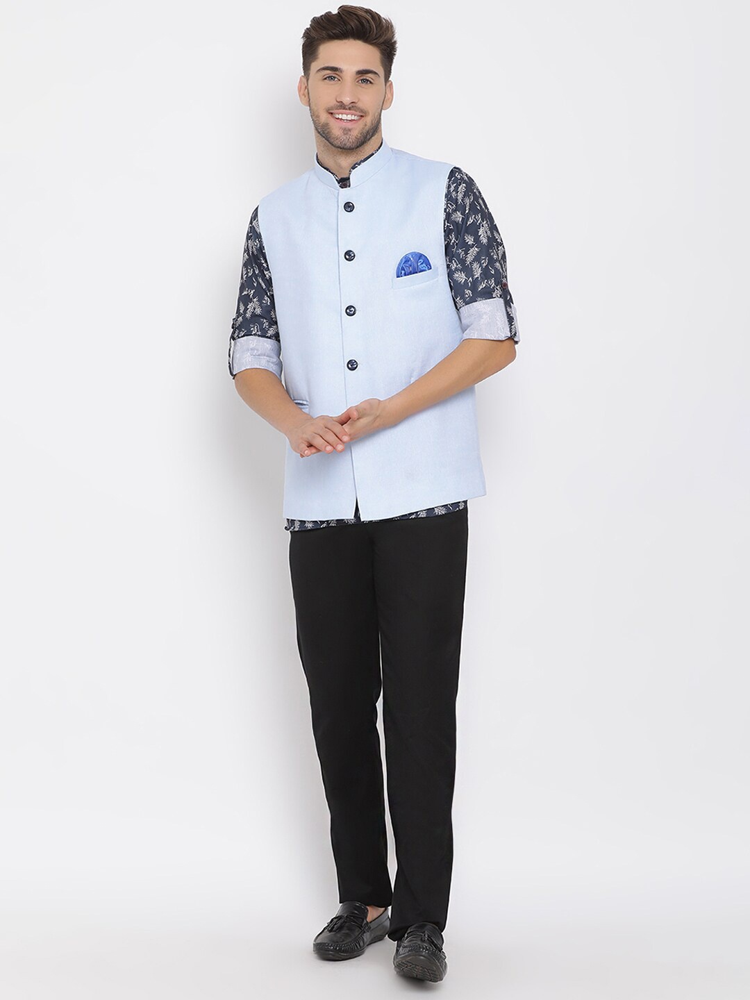

Hangup Men Printed Short Kurta with Trousers & Nehru Jacket, Blue