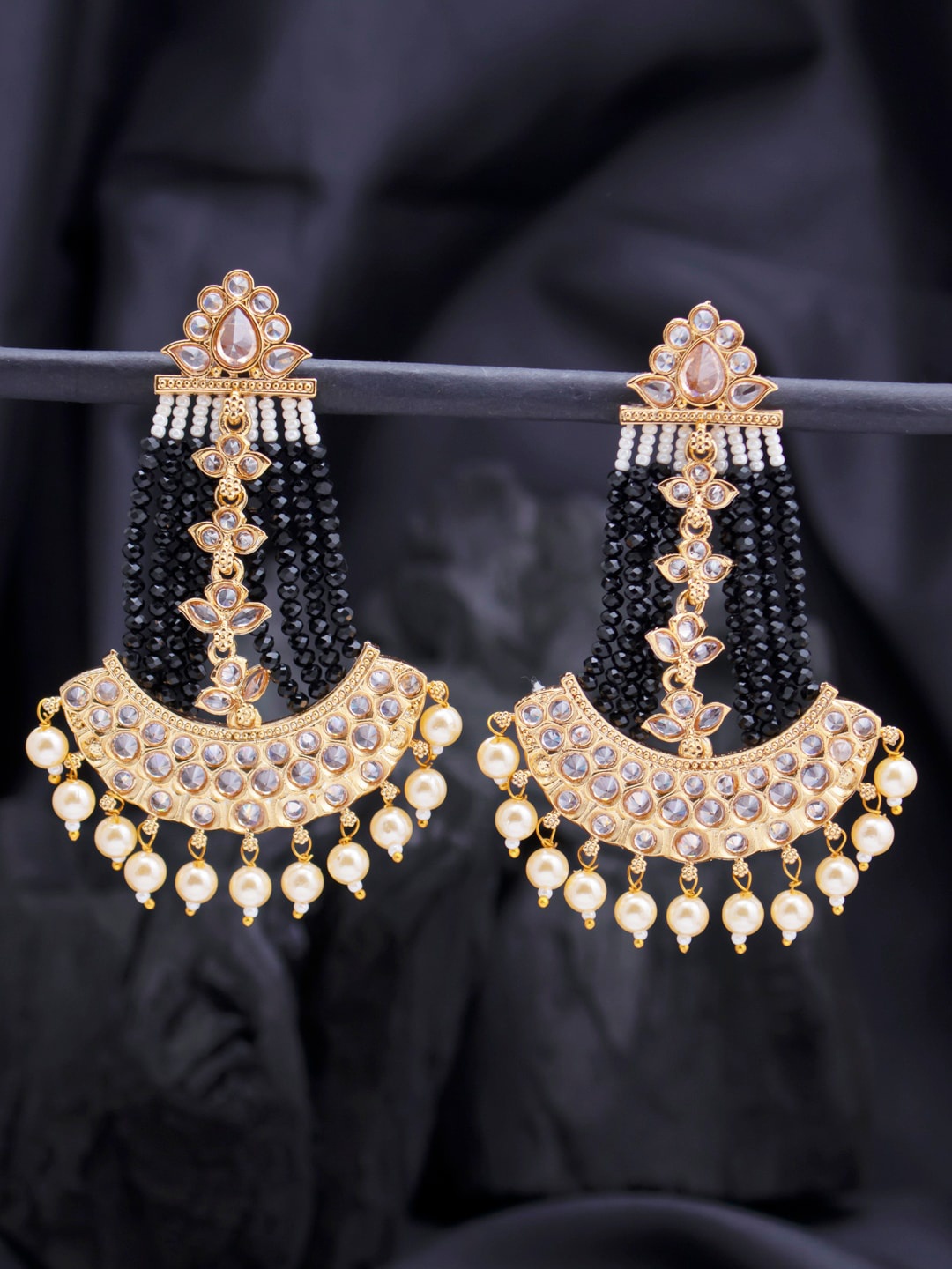 

Sukkhi Grey Contemporary Chandbalis