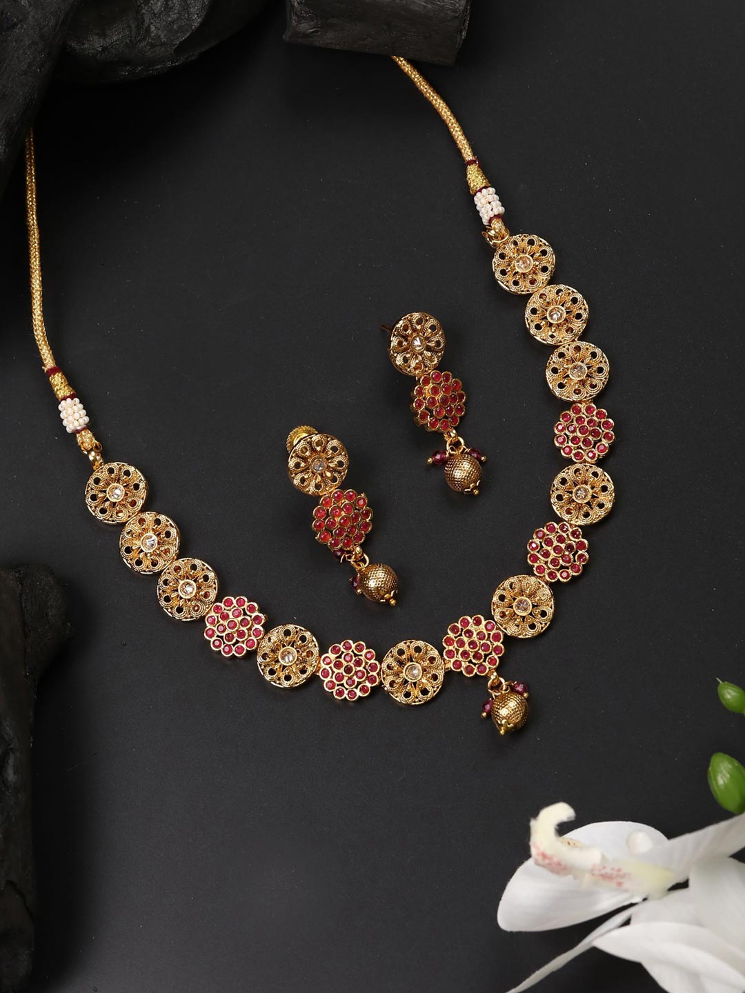 

Priyaasi Pink Gold-Plated Kundan-Studded & Beaded Handcrafted Temple Jewellery Set