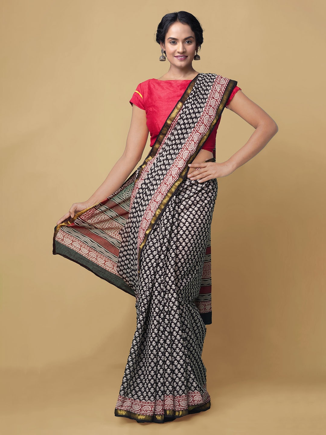 

Unnati Silks Women Black & White Pure Bagru Printed Mulmul Cotton Saree