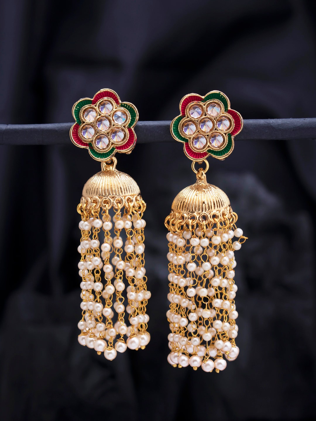 

Sukkhi Gold-Toned & Red Contemporary Jhumkas