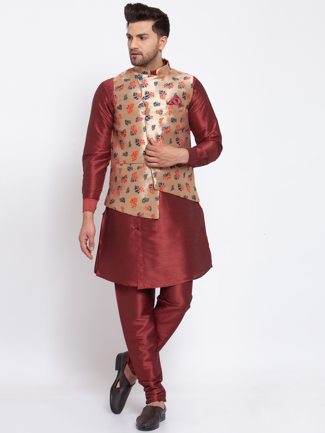

KLOTTHE Men Maroon & Beige Angrakha Straight Kurta & Churidar With Nehru Jacket
