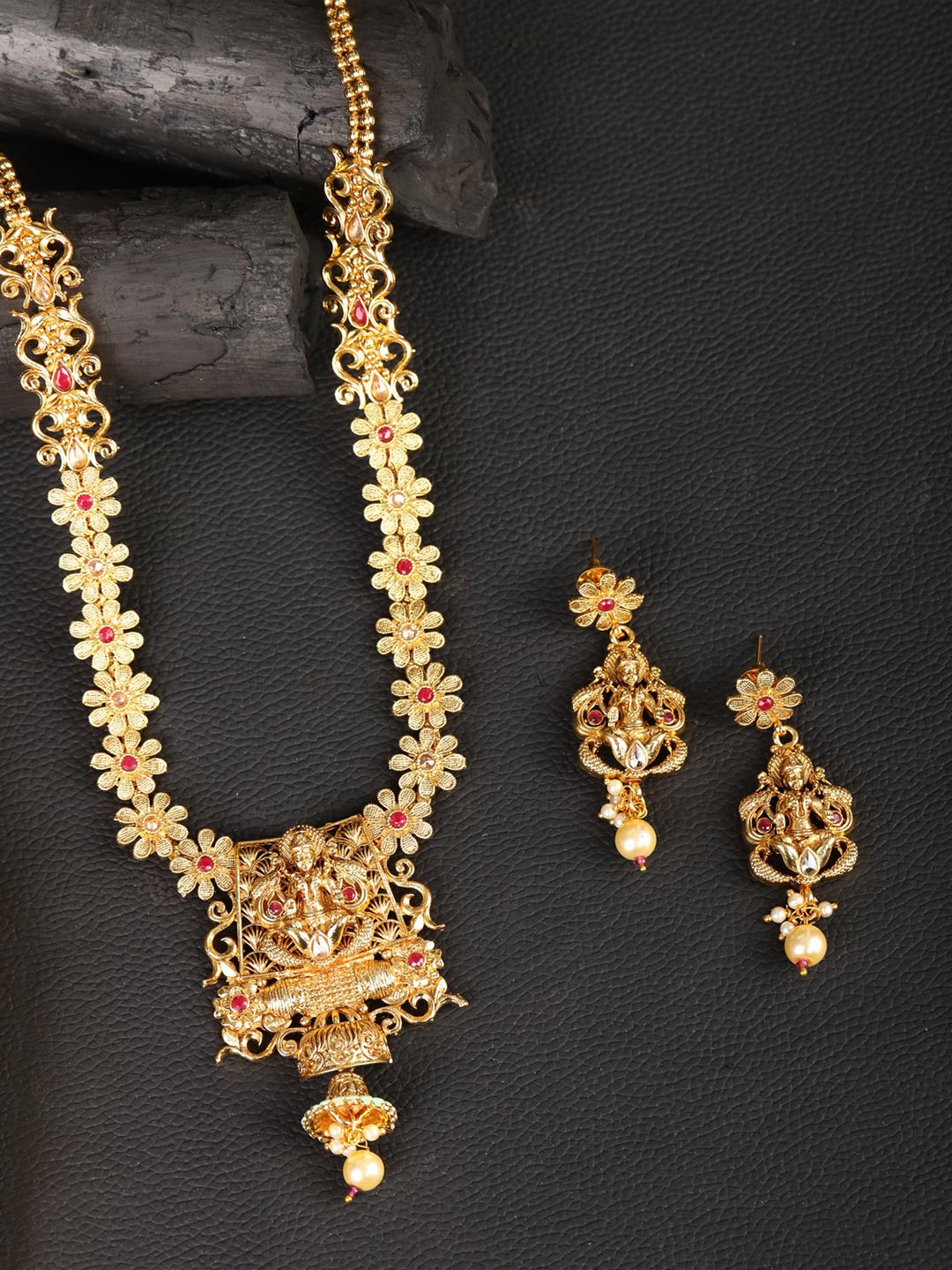 

Priyaasi Pink Gold-Plated Stone-Studded & Beaded Handcrafted Temple Jewellery Set