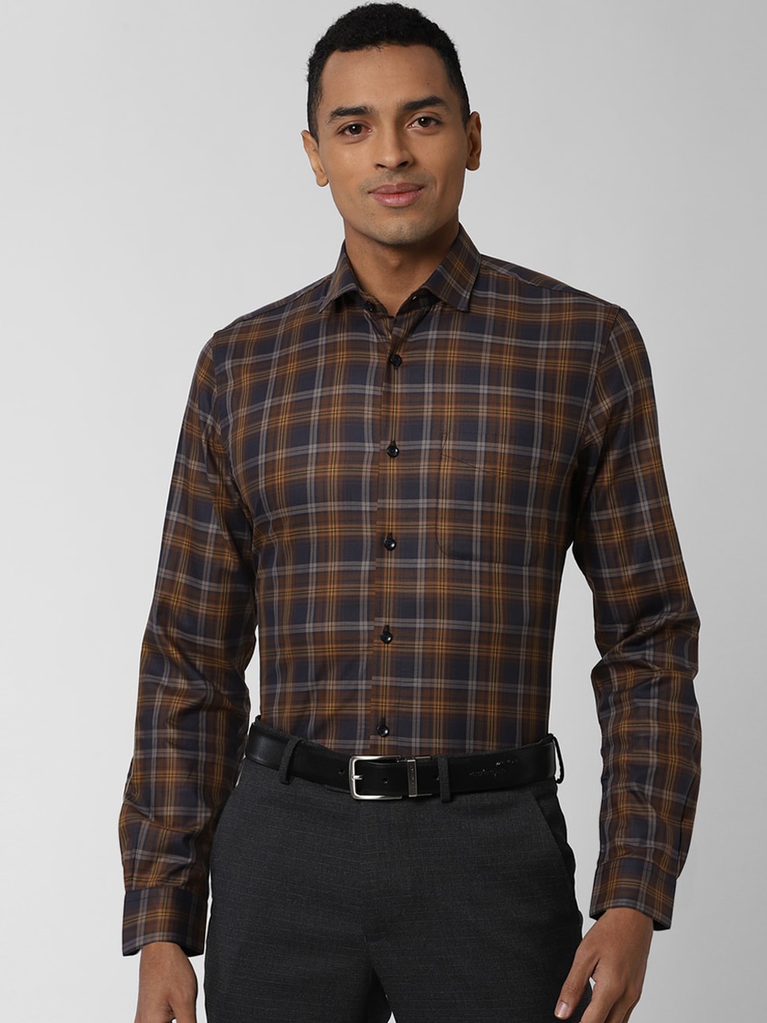 

Peter England Elite Men Navy Blue & Mustard Slim Fit Checked Casual Shirt