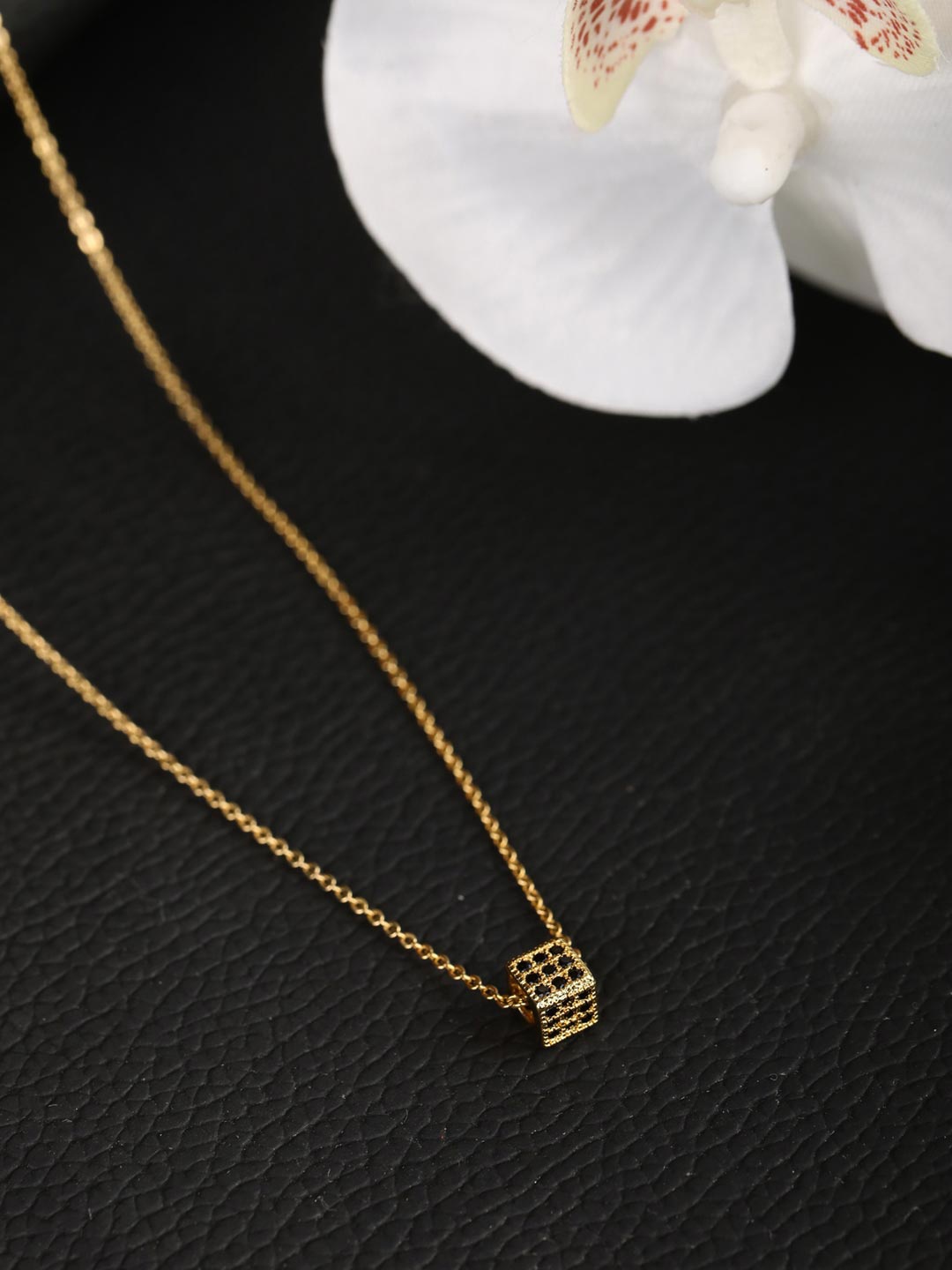 

Priyaasi Gold-Plated Black Stone-Studded Chain
