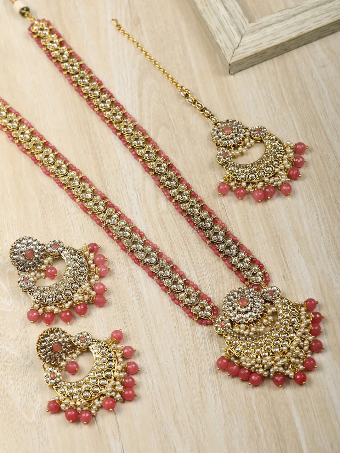 

Priyaasi Pink Gold-Plated Kundan-Studded & Beaded Handcrafted Jewellery Set