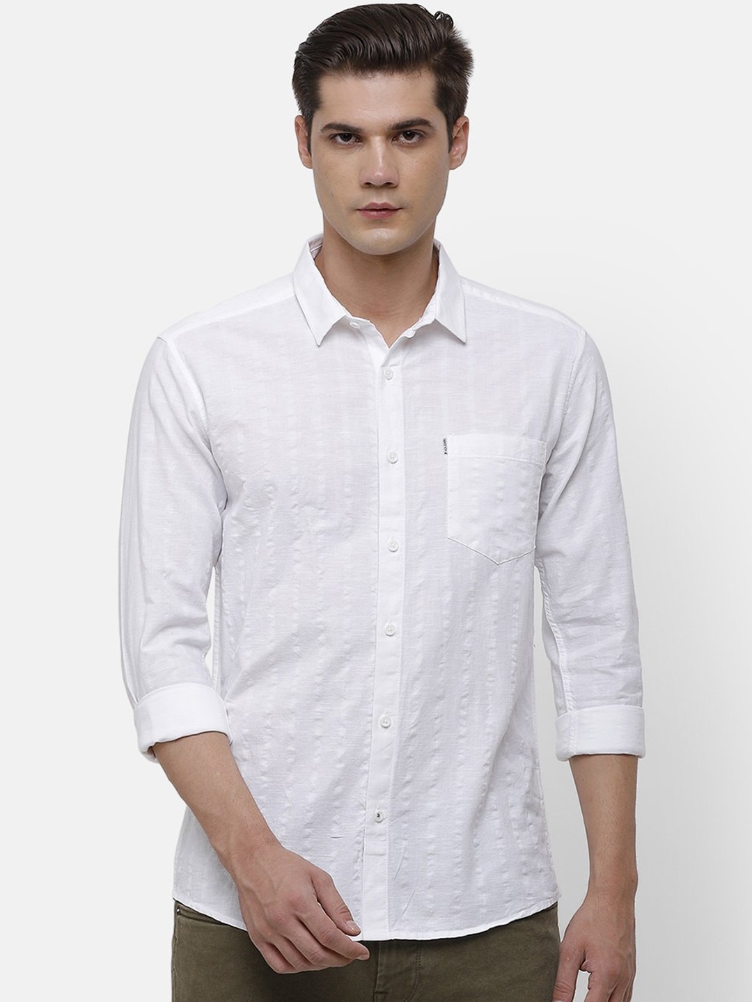 

Voi Jeans Men White Slim Fit Striped Casual Shirt