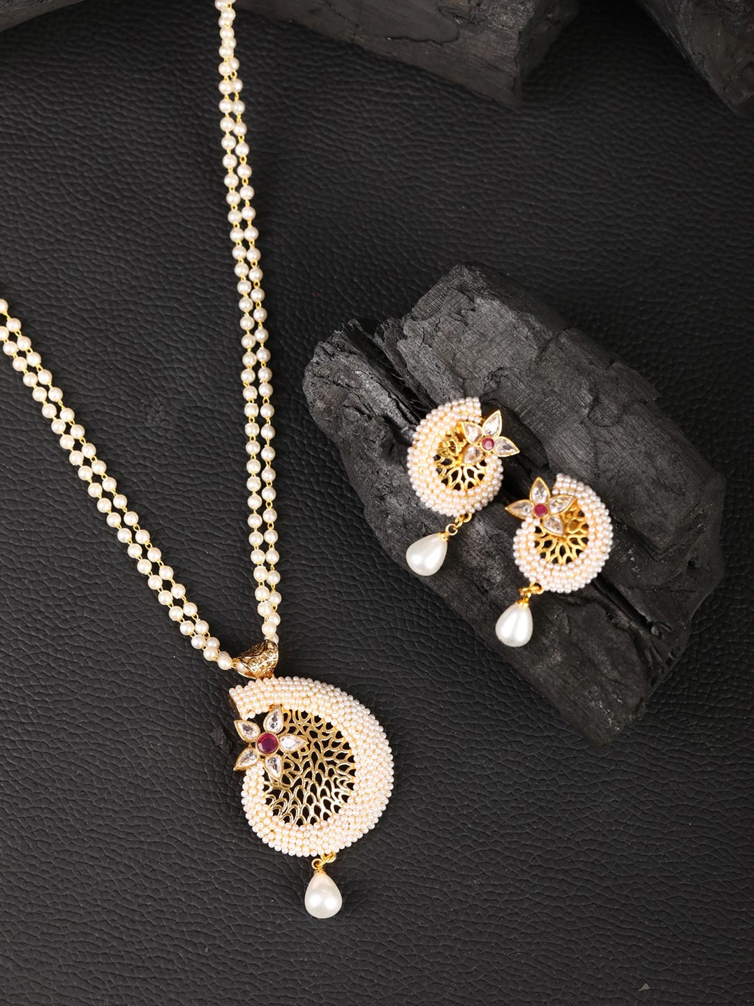 

Priyaasi Off White & Pink Gold-Plated Stone-Studded & Beaded Handcrafted Jewellery Set