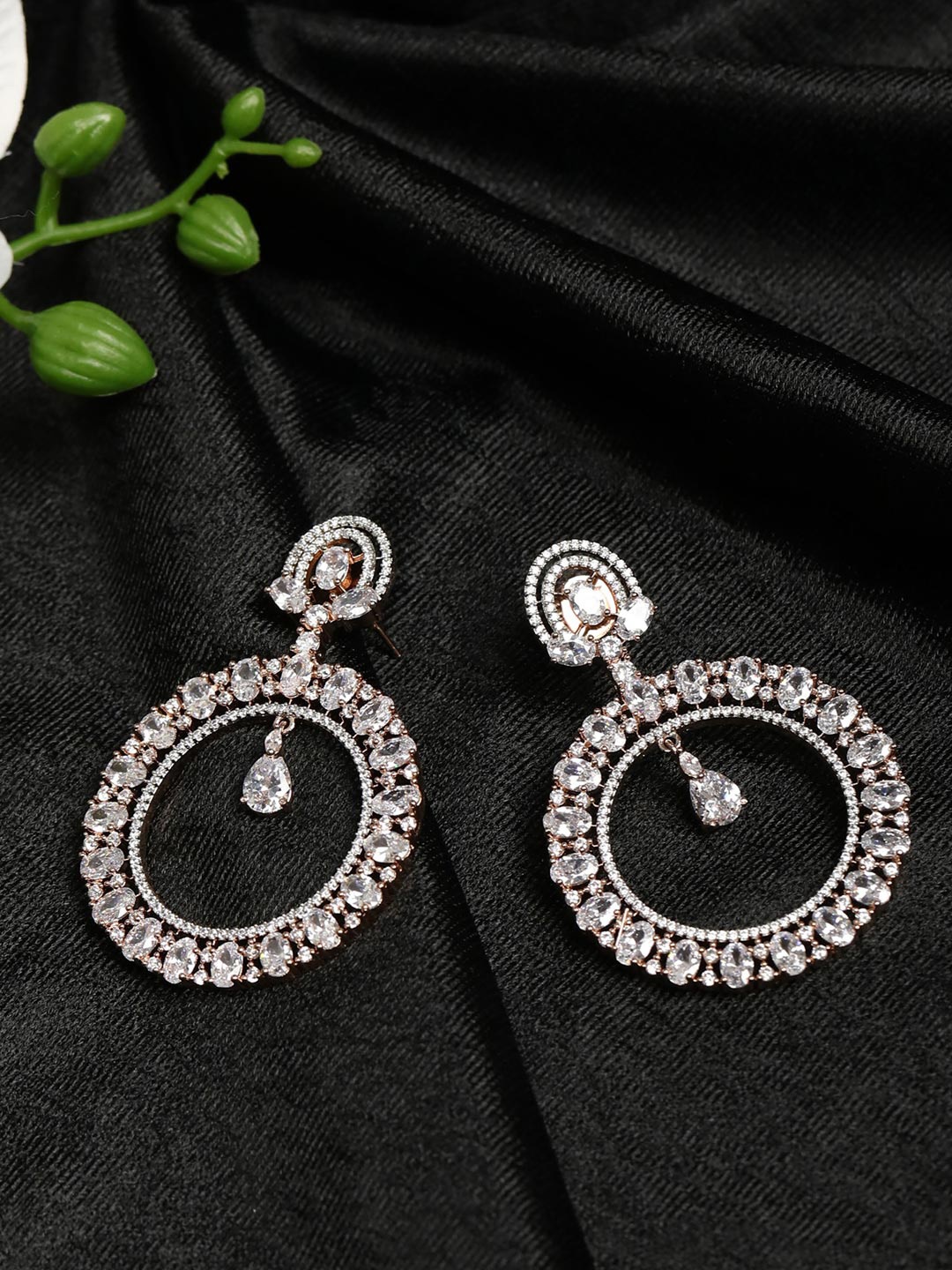 

Priyaasi Rose Gold Contemporary Chandbalis