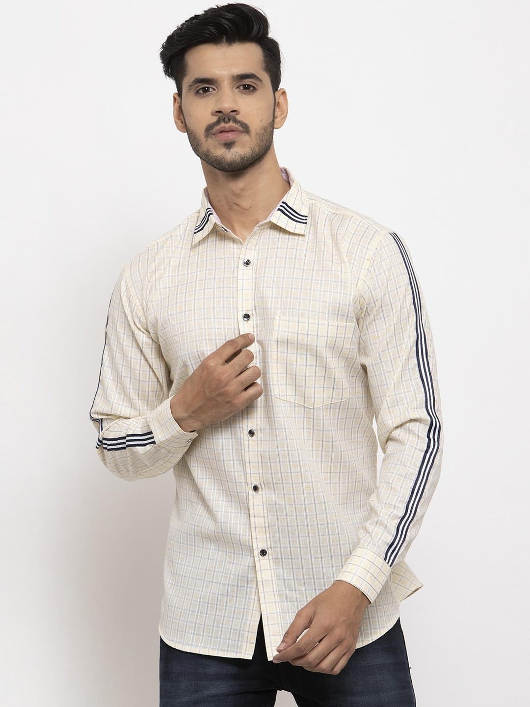 

KLOTTHE Men Cream-Coloured Regular Fit Checked Casual Shirt