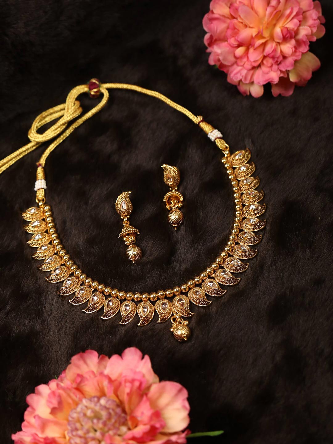 

Priyaasi Gold-Plated Kundan-Studded Handcrafted Jewellery Set