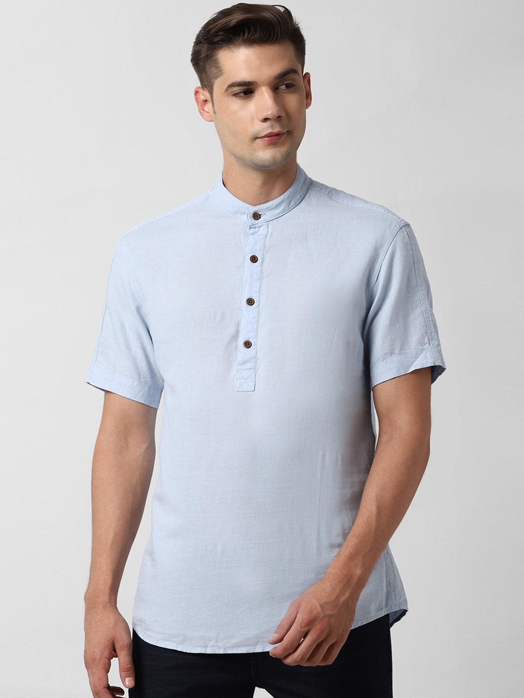 

Peter England Casuals Men Blue Slim Fit Solid Pure Cotton Casual Shirt