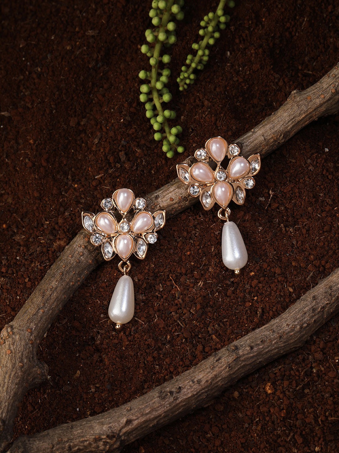 

Accessorize London Women's Off White Ethnic Pearl Short Drop Earring
