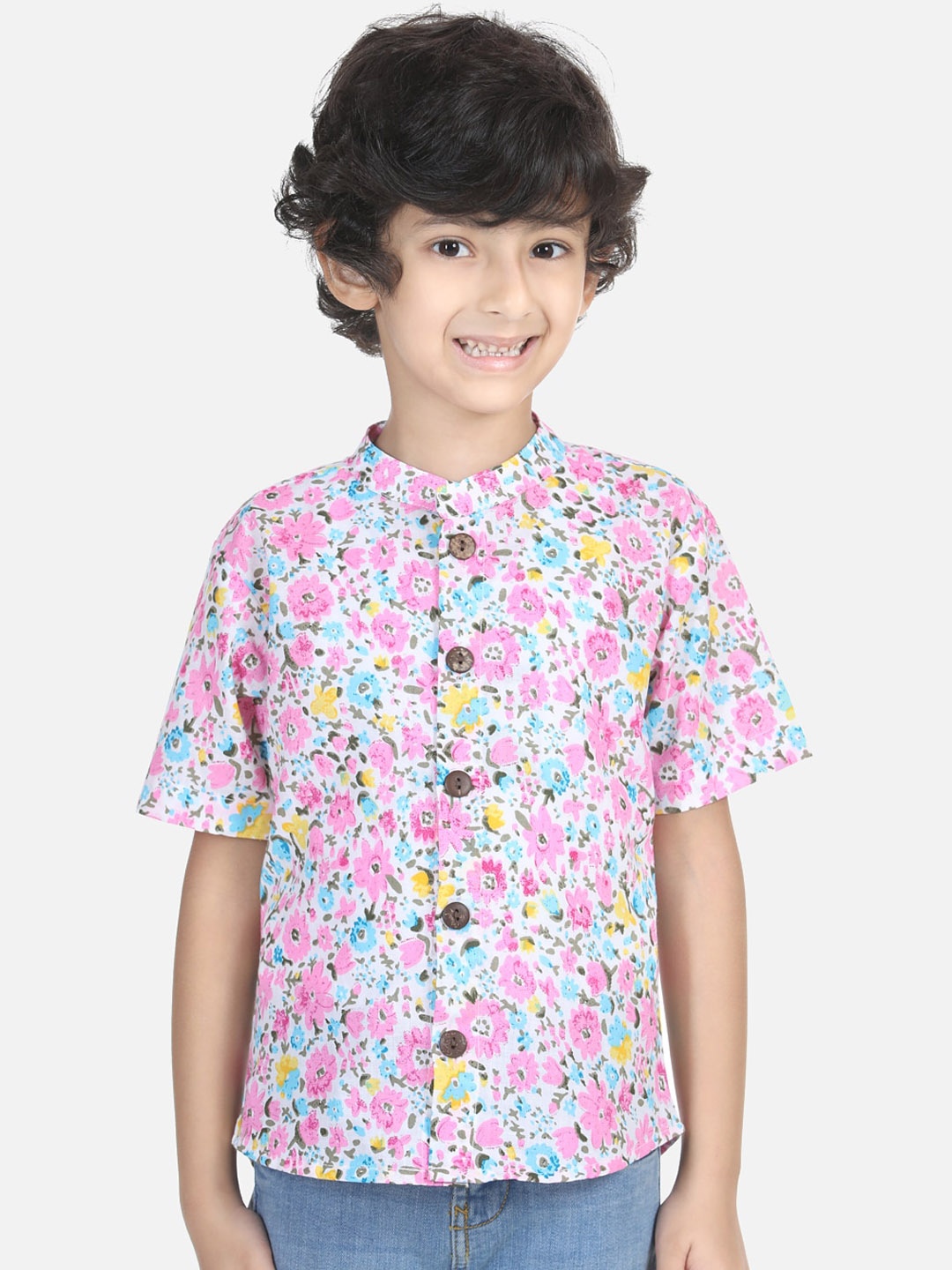 

Cutiekins Boys White & Pink Regular Fit Printed Casual Shirt