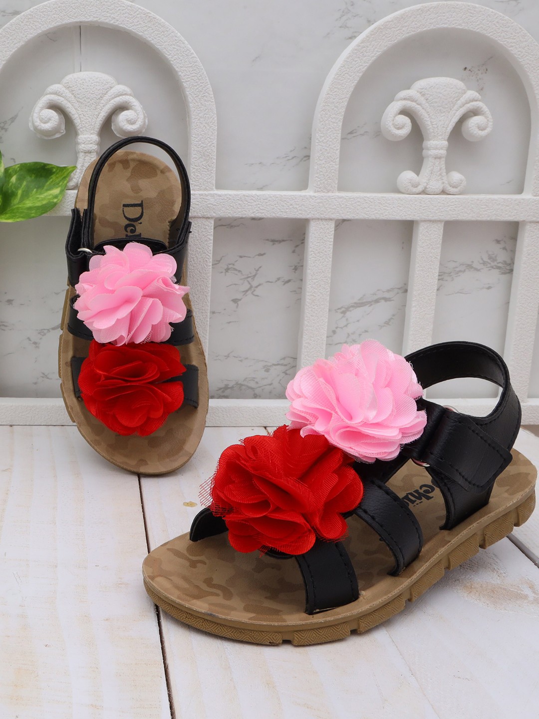 

DChica Girls Black & Red Flowers Applique Open Toe Flats