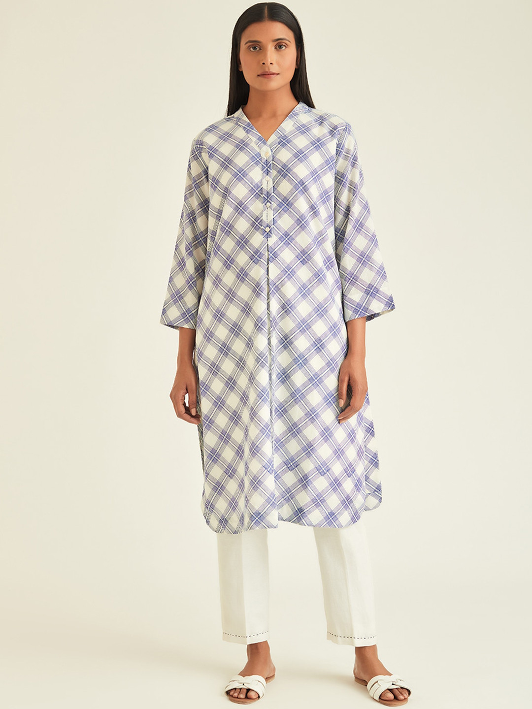 

Ancestry Women White & Navy Blue Geometric Checked Kurta