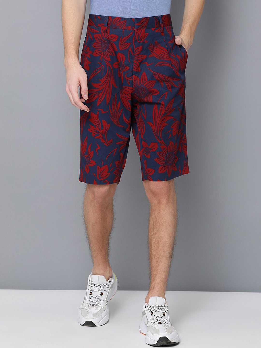 

Antony Morato Men Navy Blue & Maroon Printed Regular Fit Shorts