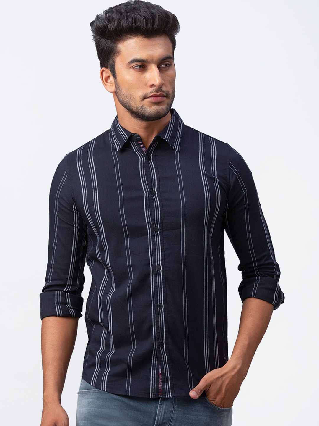 

SPYKAR Men Navy Blue & White Slim Fit Striped Casual Shirt