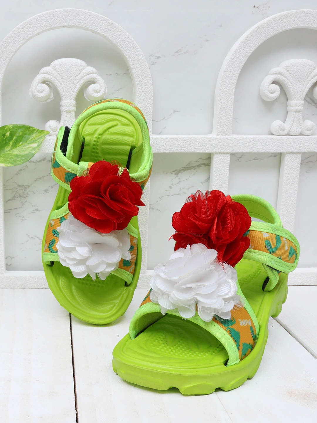 

DChica Girls Green Printed Open Toe Flats