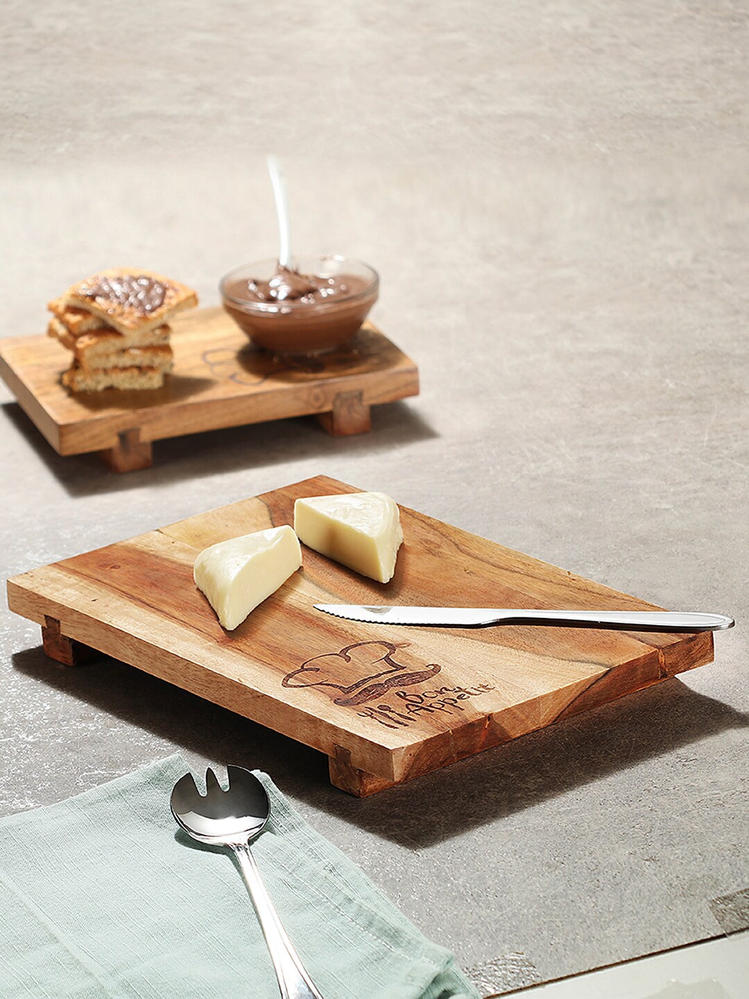 

WOODSMYTHS Set of 2 Brown Wooden Chopping Boards with Laser Engraving