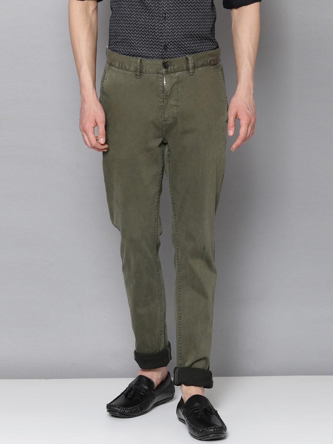 

LINDBERGH Men Olive Green Slim Fit Solid Chinos