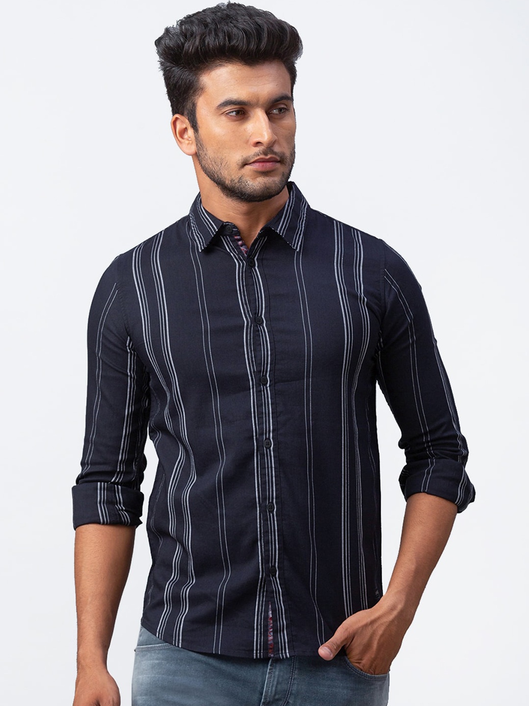 

SPYKAR Men Navy Blue & White Slim Fit Striped Casual Shirt
