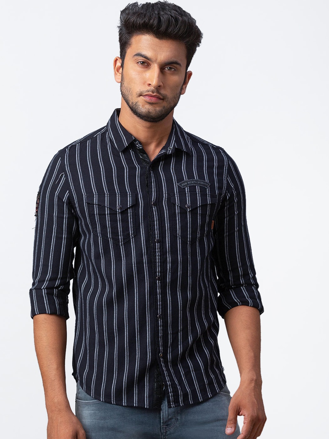 

SPYKAR Men Navy Blue & White Slim Fit Striped Casual Shirt