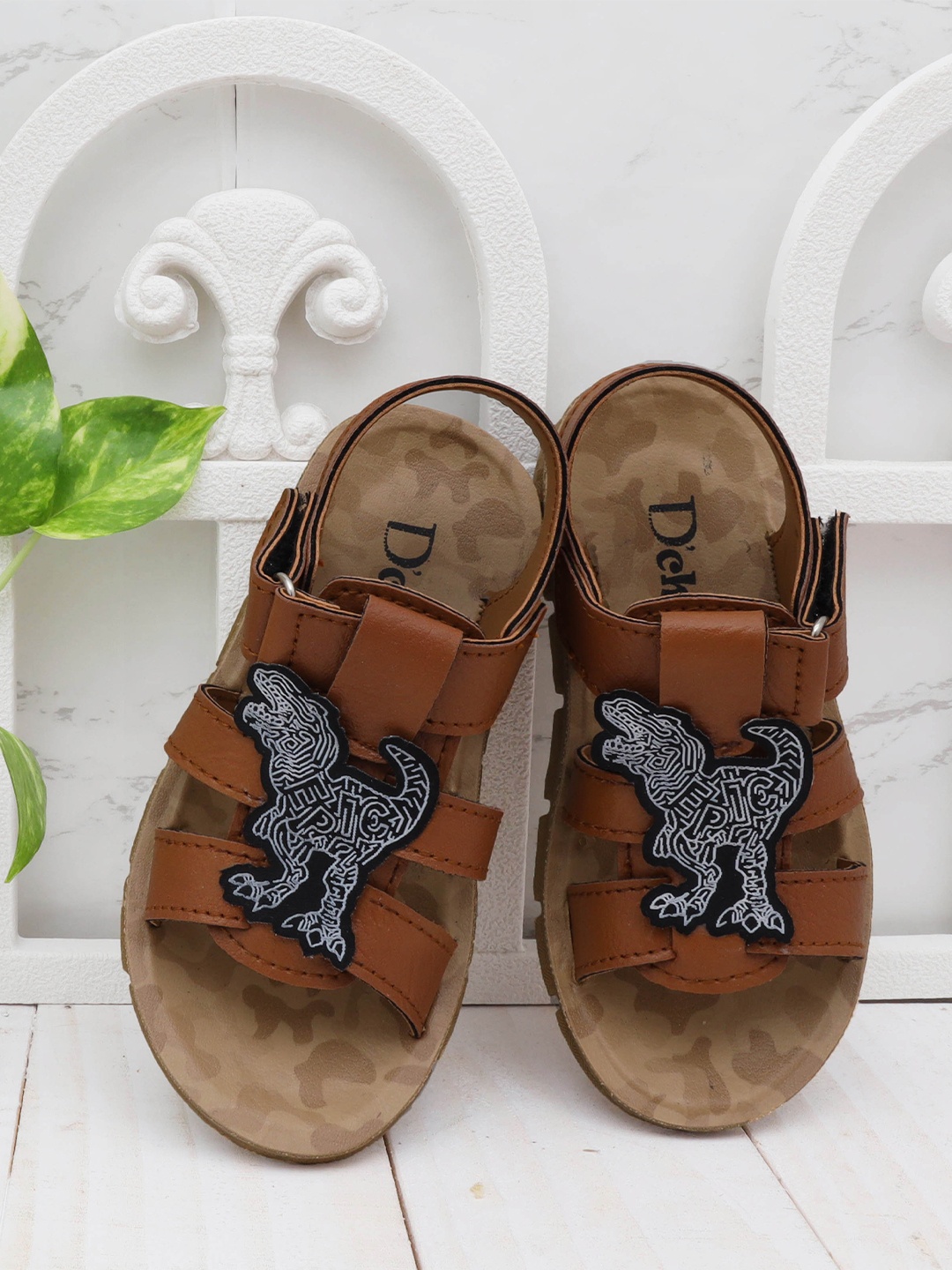 

DChica Unisex Kids Brown & Black Dinosaur Applique Comfort Sandals