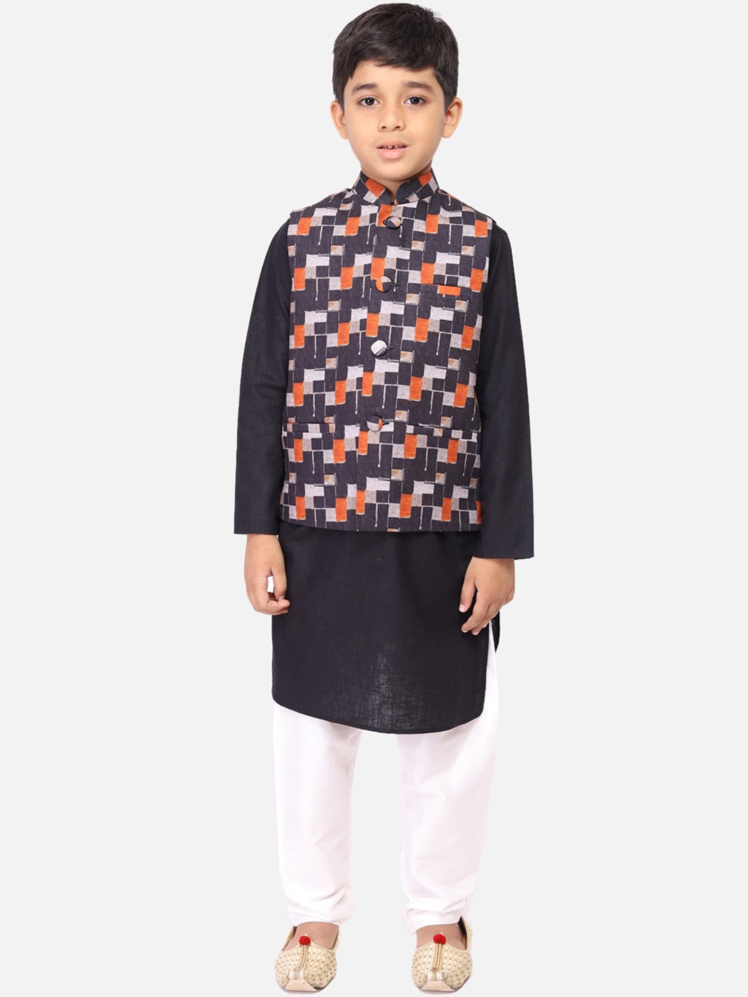 

TABARD Boys Black & White Regular Straight Pure Cotton Kurta & Pyjamas with Nehru Jacket