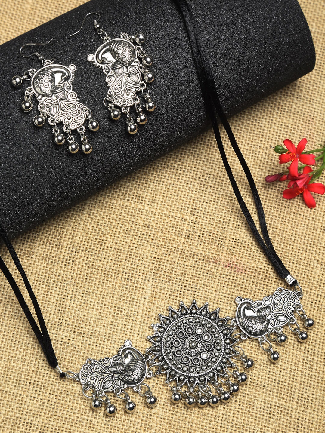 

NEUDIS Oxidized Silver-Plated Jewellery Set