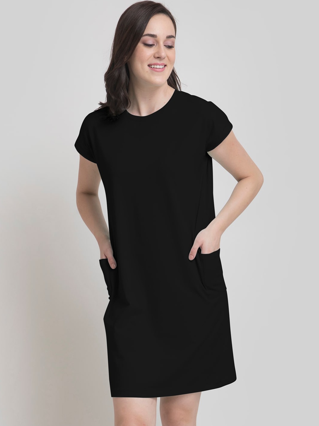 

FableStreet Black Solid T-shirt Dress