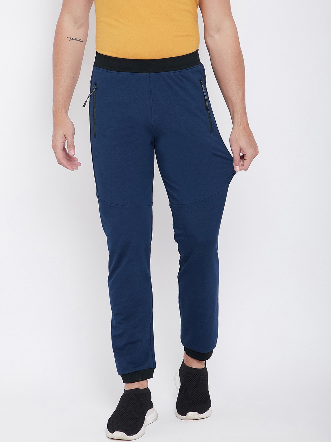 

Okane Men Navy Blue Solid Cotton Joggers