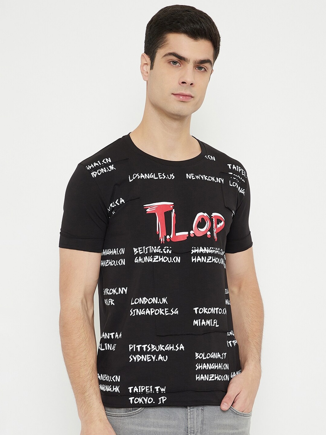 

Duke Men Black & White Slim-Fit Typography Print Cotton Round Neck T-shirt