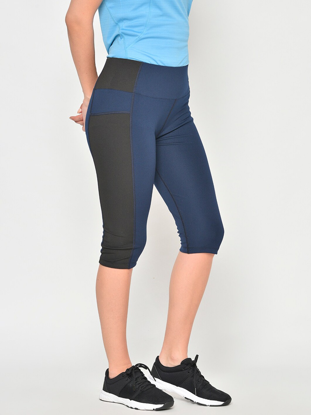 

Chkokko Women Navy Blue Colourblocked Skinny Fit Capris