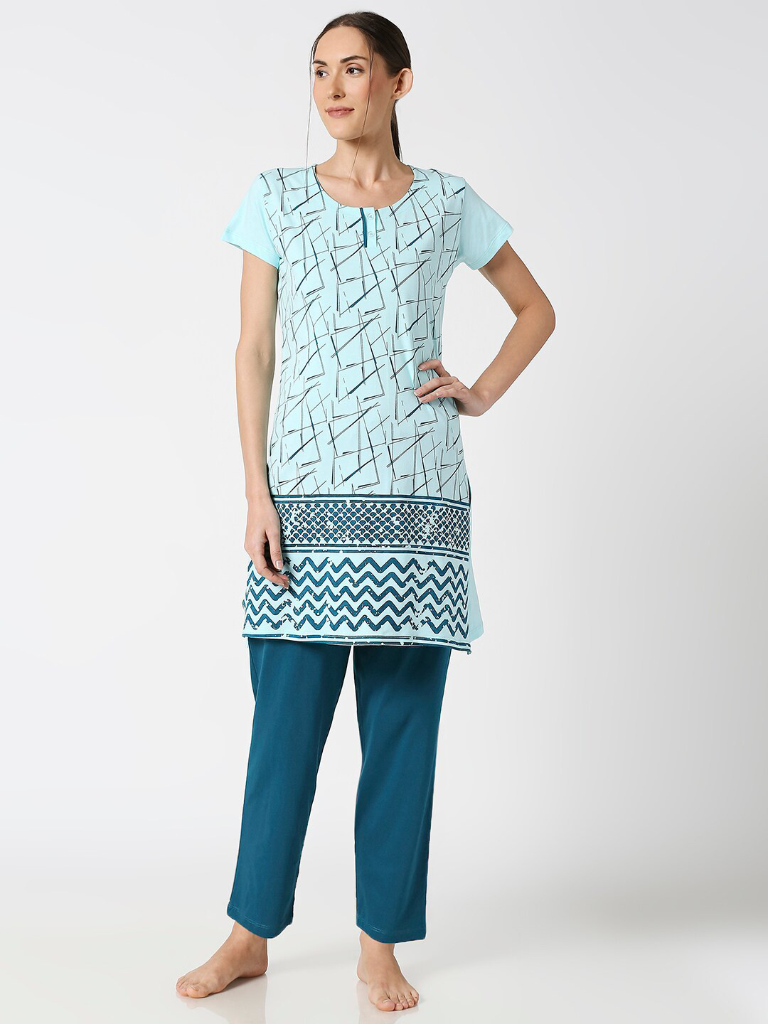 

AV2 Women Blue Printed Cotton Night suit