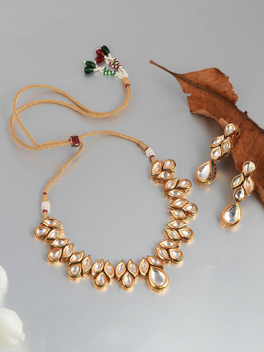 

Silvermerc Designs Gold-Plated White Kundan-Studded Jadau Jewellery Set