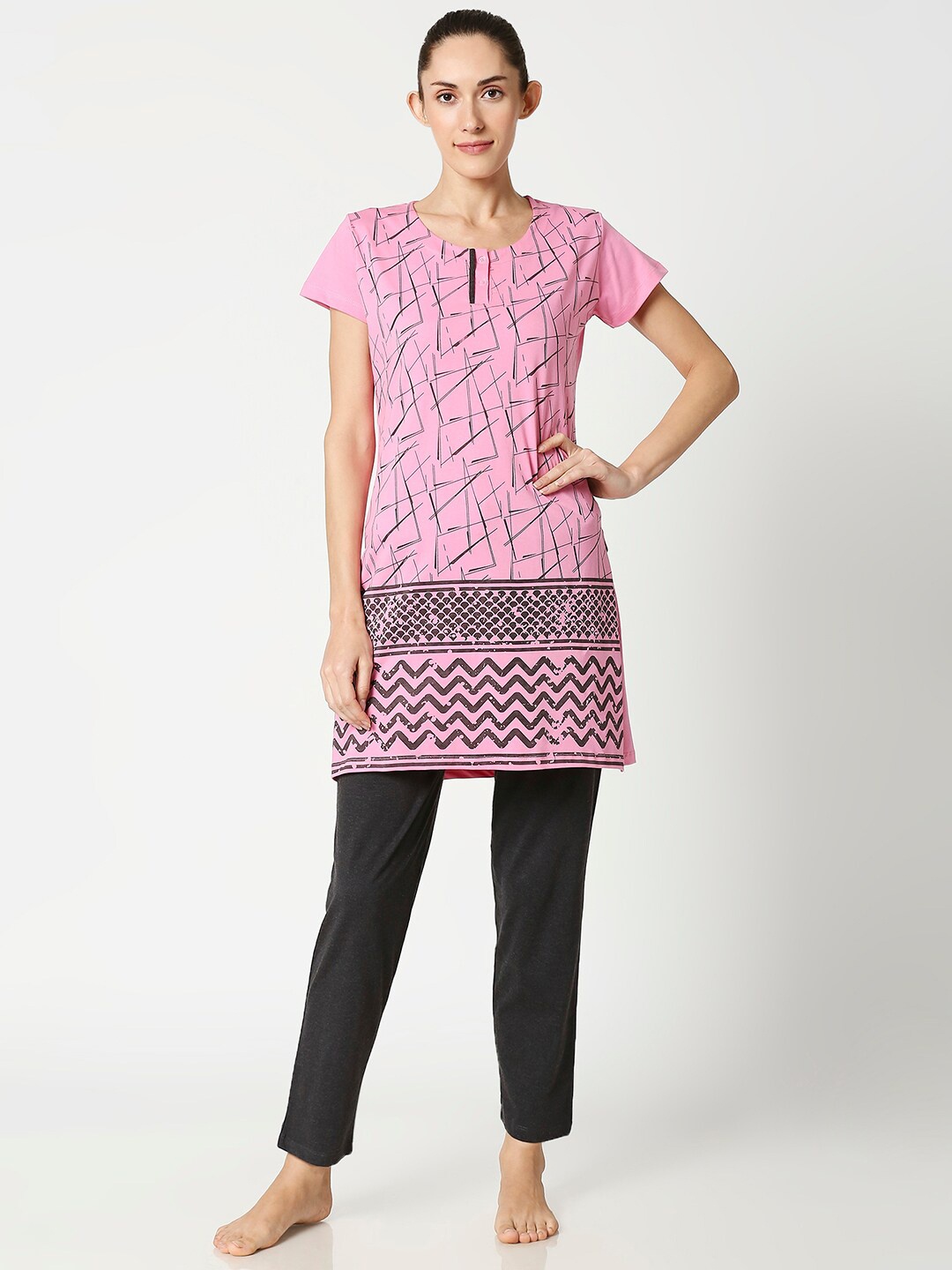 

AV2 Women Pink & Black Printed Night suit
