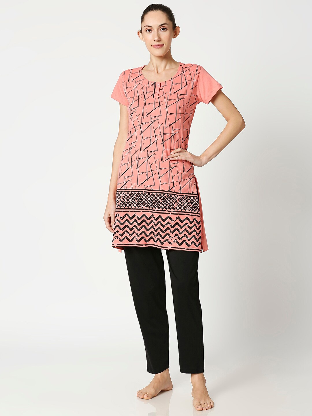 

AV2 Women Peach-Coloured & Black Printed Cotton Night Suit
