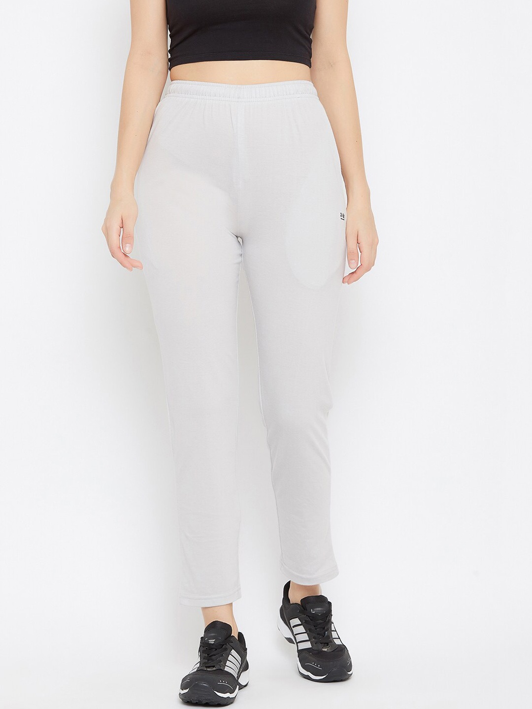 

Okane Women Grey Solid Cropped Track Pants