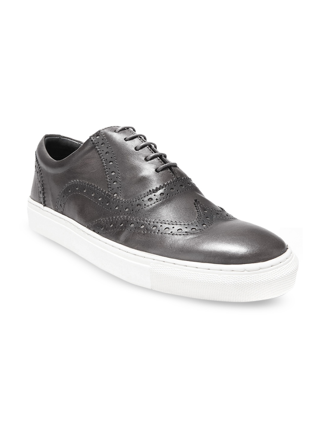 

dmodot Men Grey Textured Leather Brogues