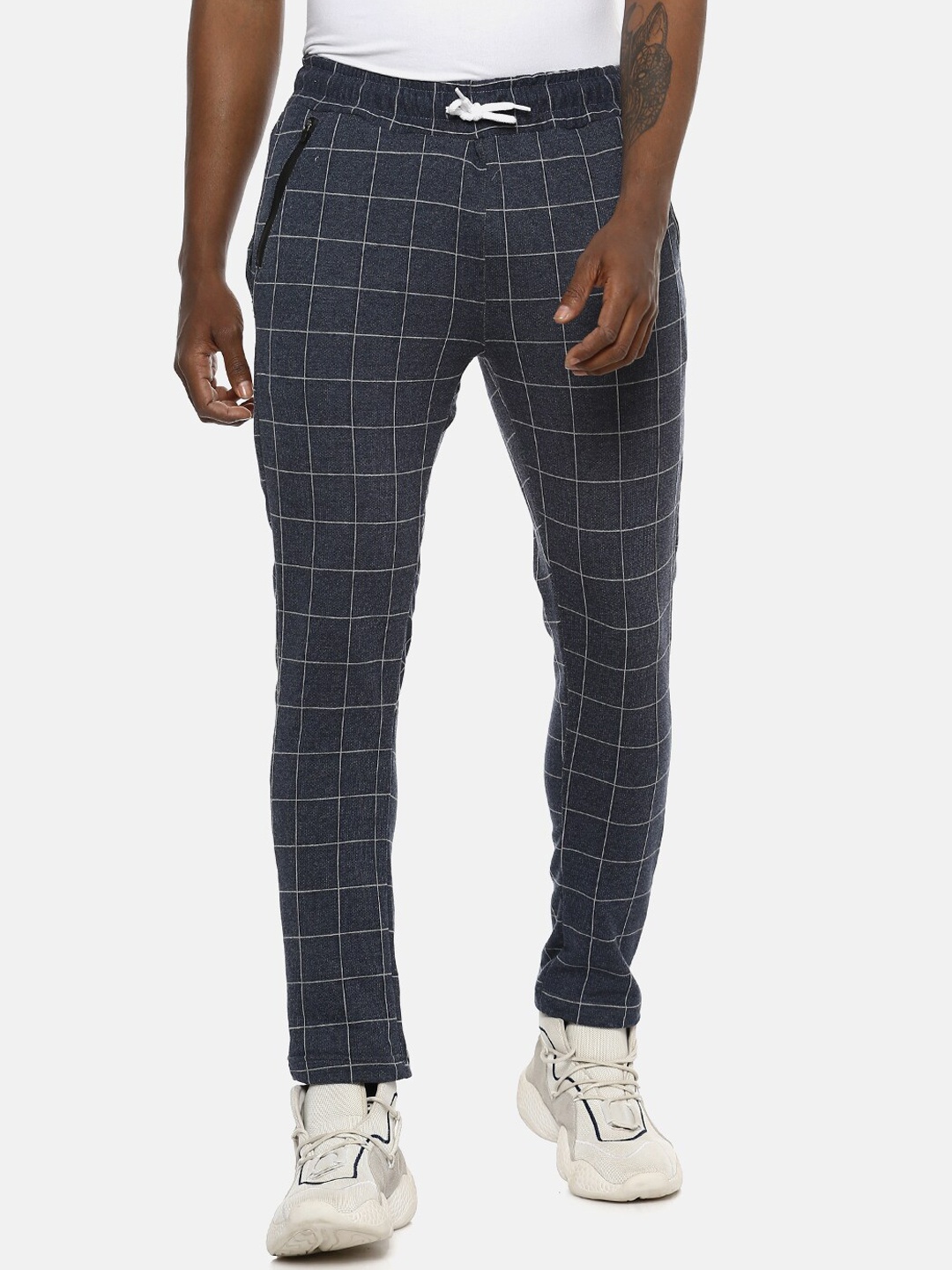 

Campus Sutra Men Navy Blue & White Checked Cotton Track Pants