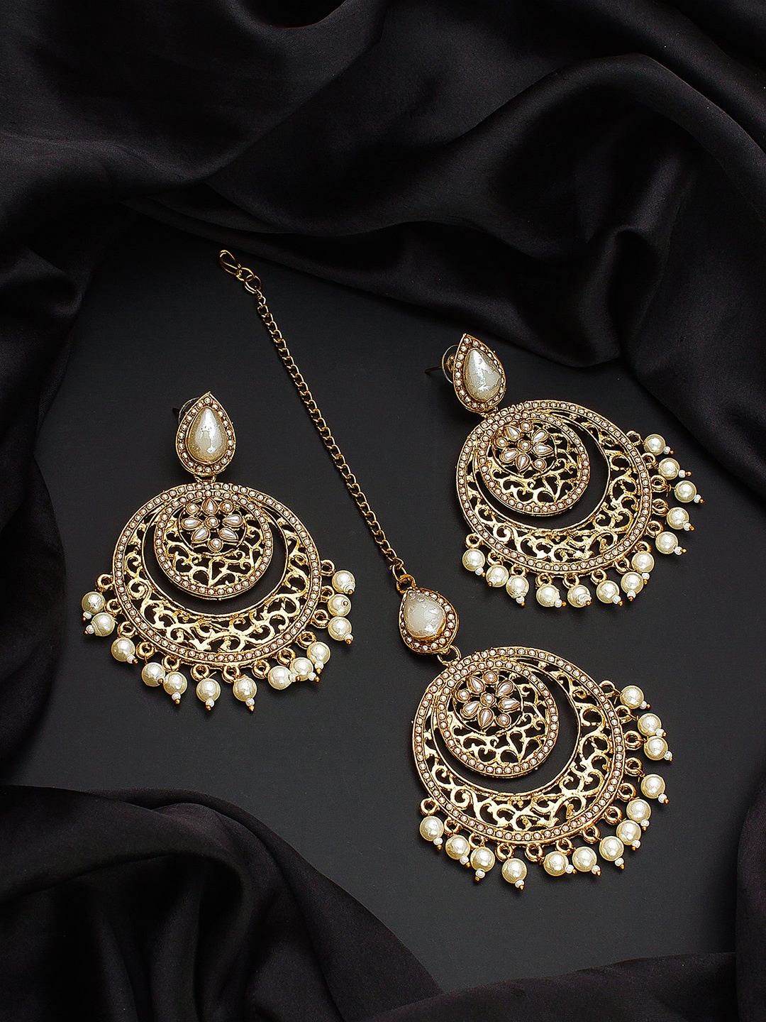

aadita Gold-Plated White AD-Studded & Beaded Jewellery Set