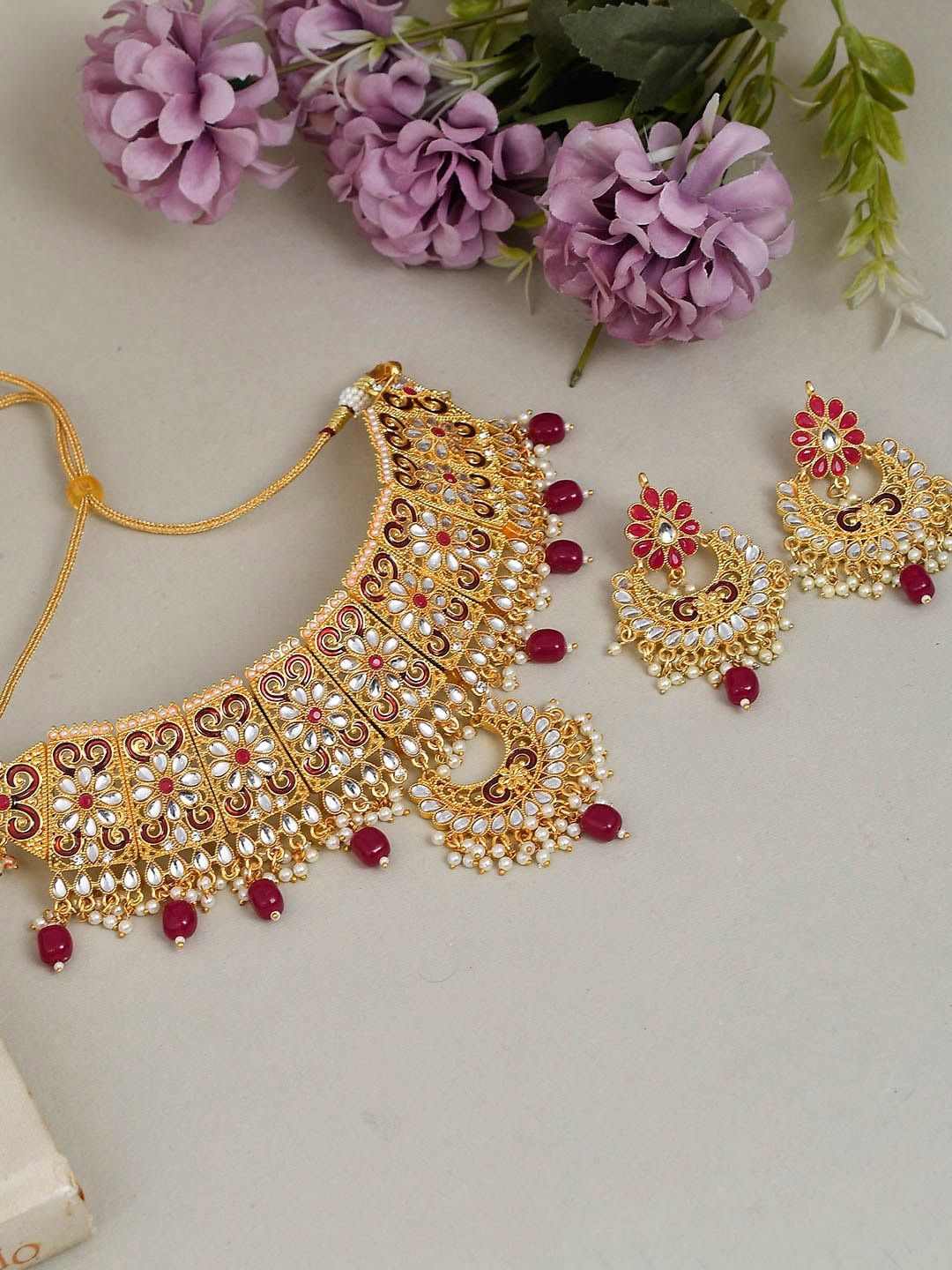 

Silvermerc Designs White & Red Gold-Plated Kundan-Studded Handcrafted Jewellery Set